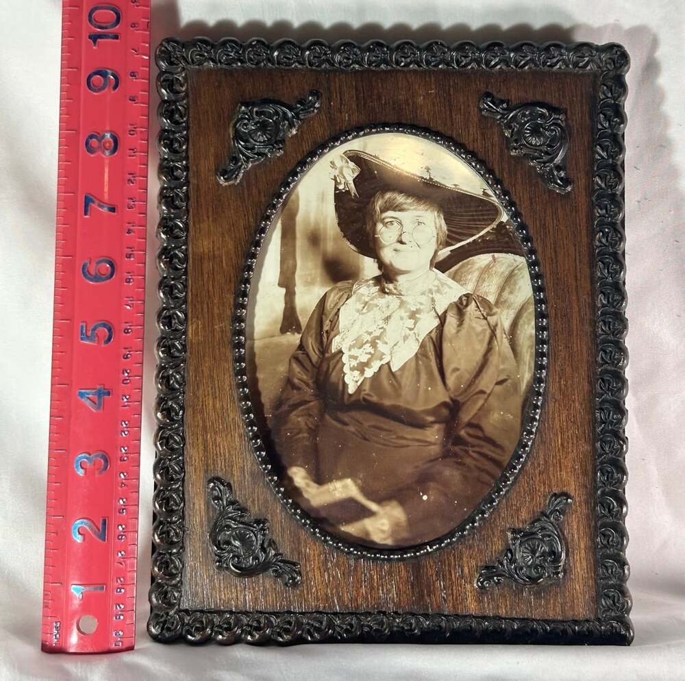 Old Timey Fun dark wood western photo frame oval center 7x5 photo